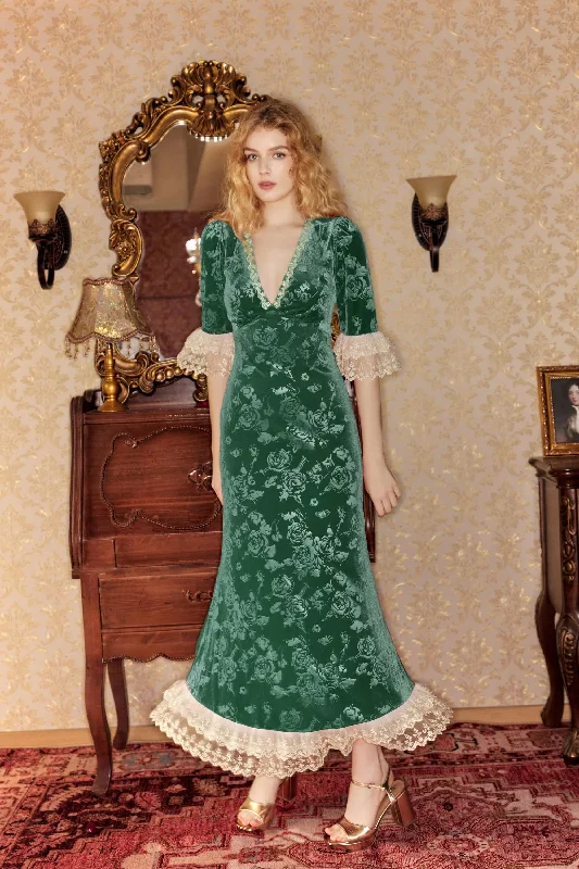 Gwyneth Lace Velvet Maxi Dress in Green Fashionable Layered Maxi Dress