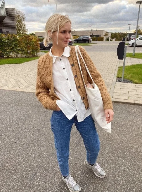 Jenny Jacket by PetiteKnit, knitting patterns Welt Pockets Slit Pockets Flap Pockets